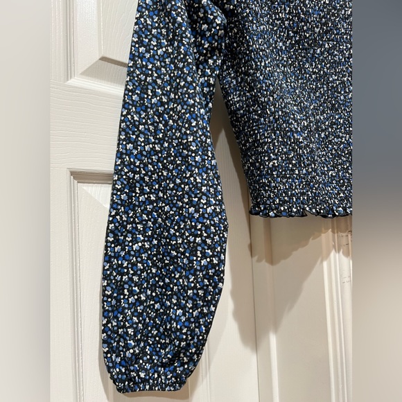 NWOT Gap Blue Mini Floral Smocked Cropped Top Sz XS - Picture 3 of 5